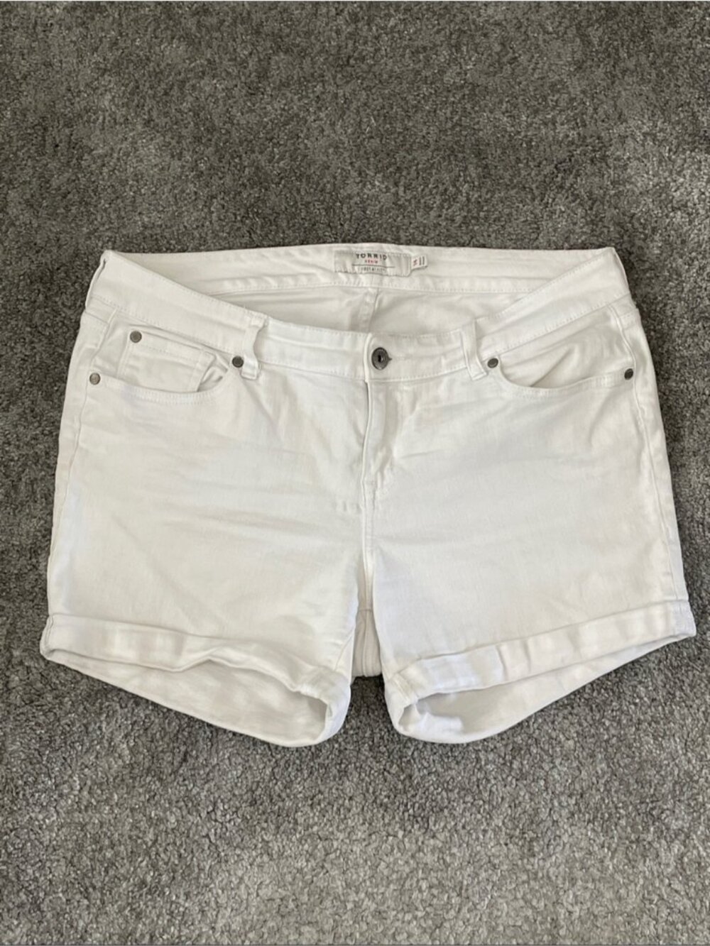 EC Torrid 5'' Perfect Mid-Rise Short White - Size 14